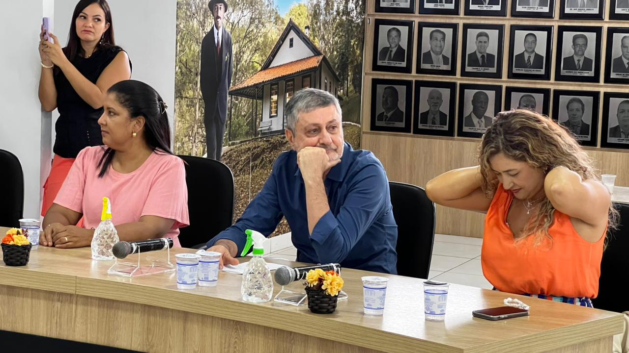 José Abud Neto toma posse como vereador na Câmara de Santos Dumont